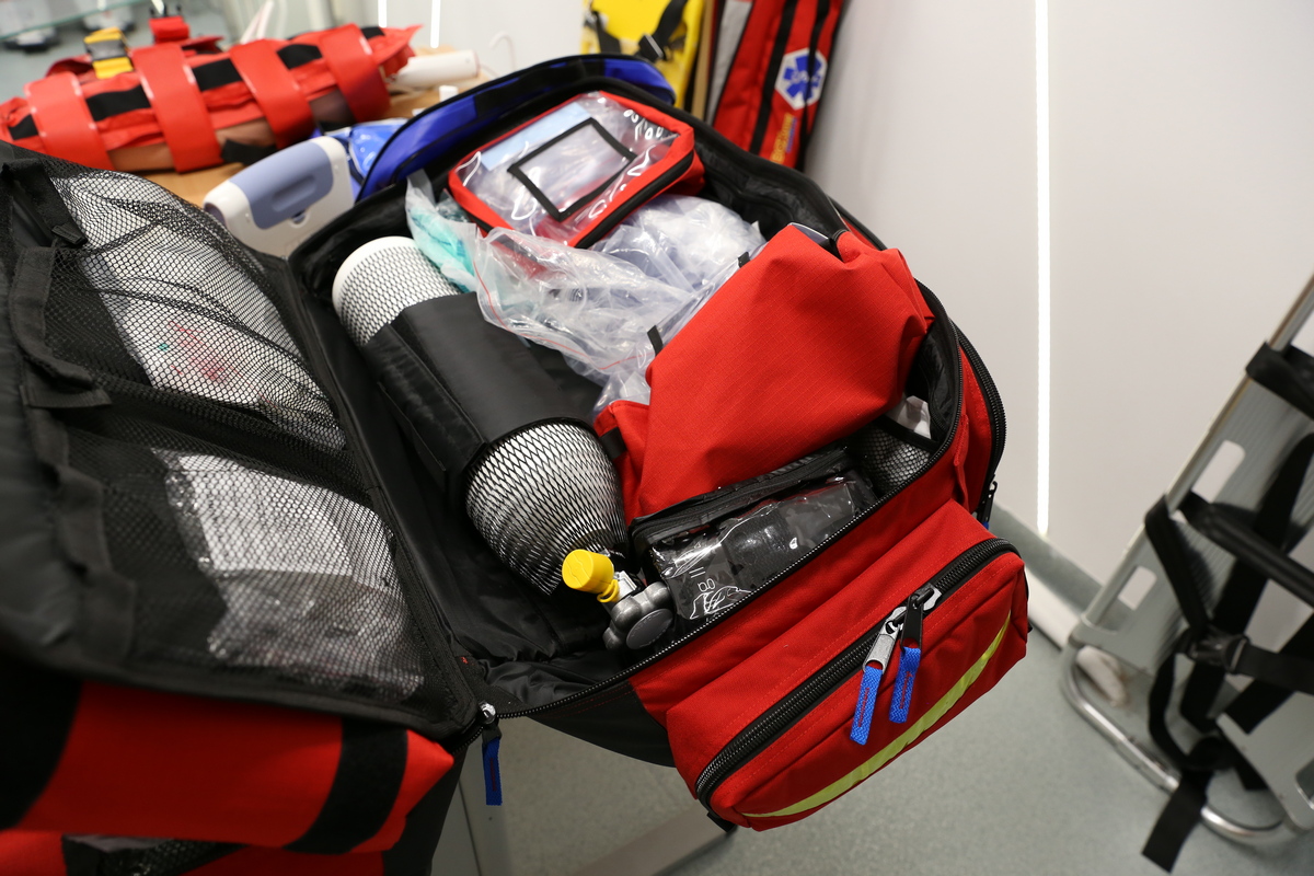 zdjęcia przedstawiają elementy wyposażenia torby R1 PSP, pozyskanej dla kierunku ratownictwo medyczne dla PUZ w Tarnobrzegu